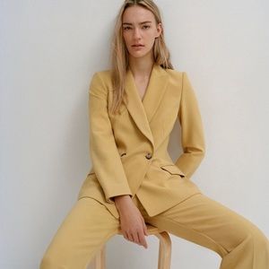 Club Monaco suit NWT include blazer (size 6) and pants (size 8)